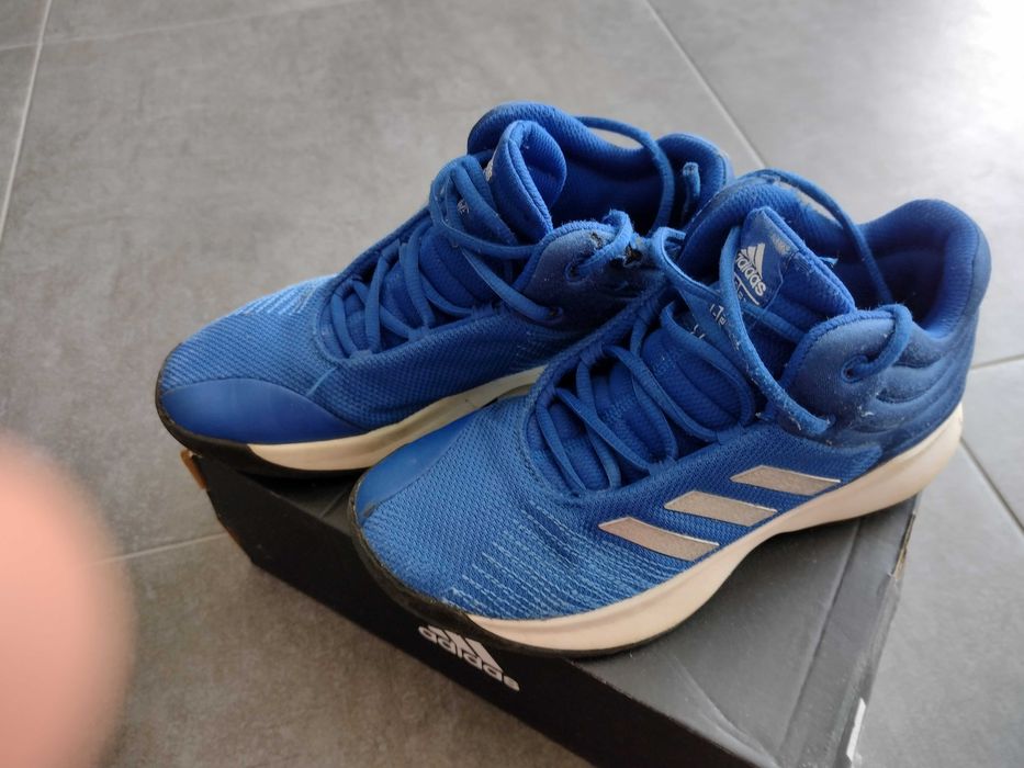 Обувки  Adidas няколко вида