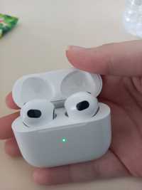 Apple AirPods 3 (2022) Lightning Charging Case, White