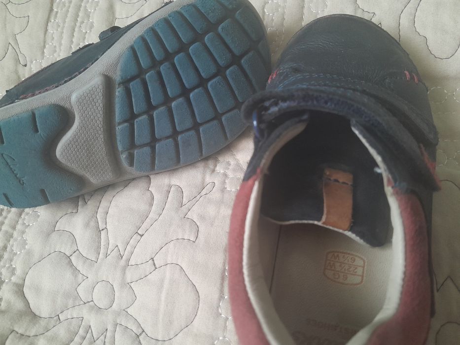 Incaltaminte Adidas și Clarks, marimea 22