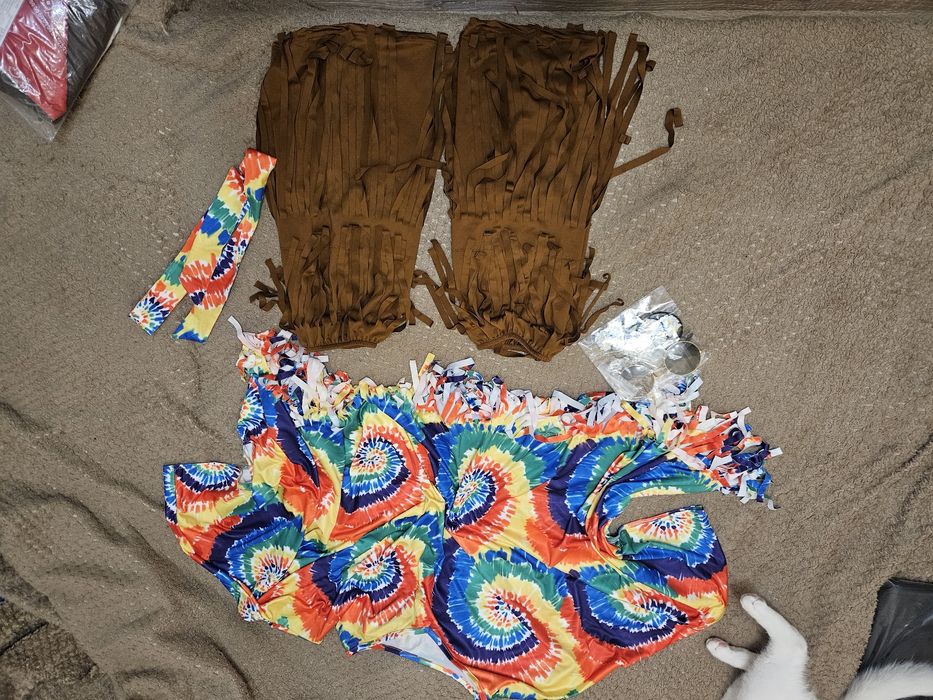 Vând costum de hippie fete marime universală