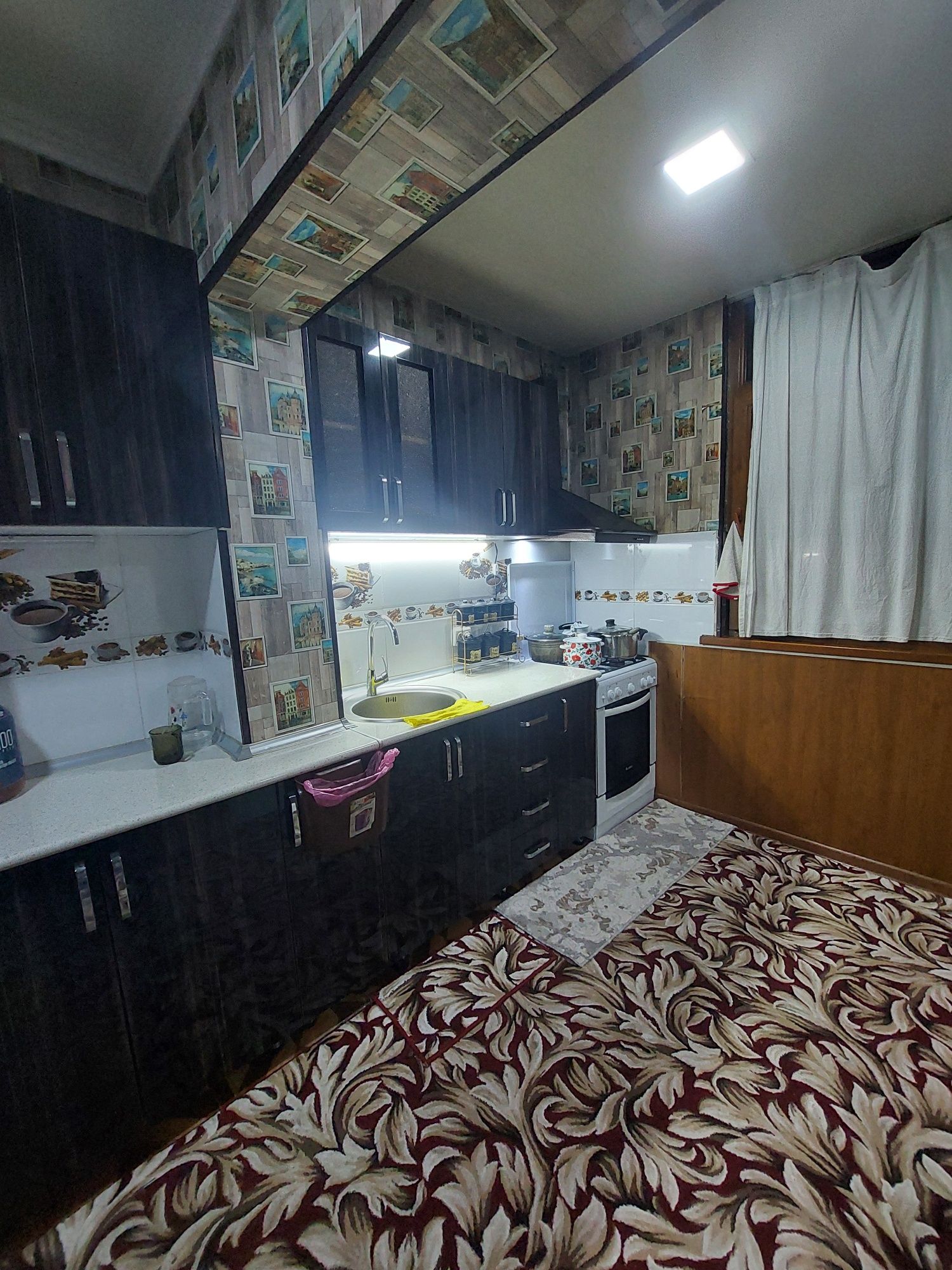 Kora kamish Tansikboev da  3/1/5 balkon 2x6 srochna sotiladi