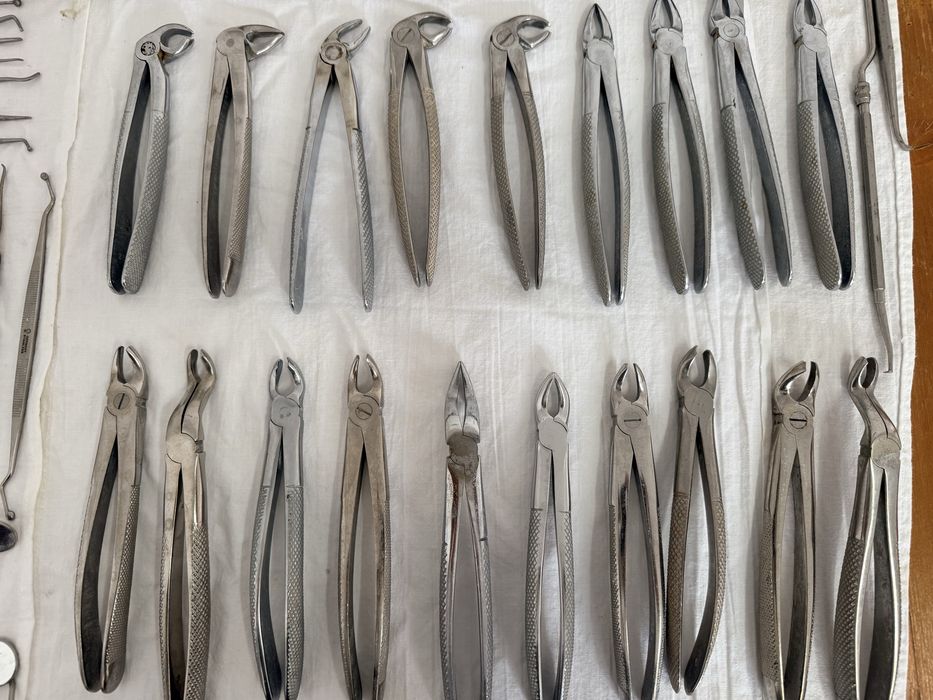 Стоматологичен стол и оборудване.