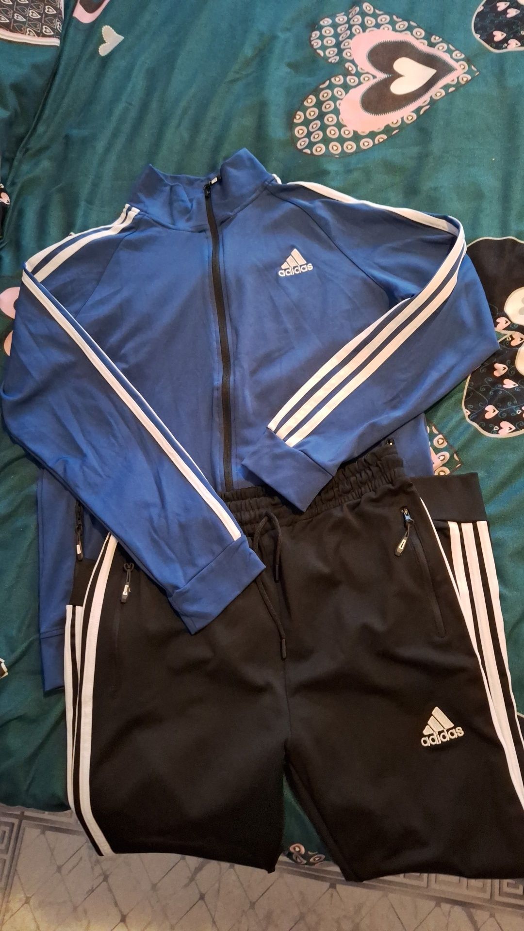 Vând treinic Adidas