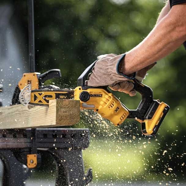 Акумулаторна резачка за дърва DeWALT DCMPS520N, 18V