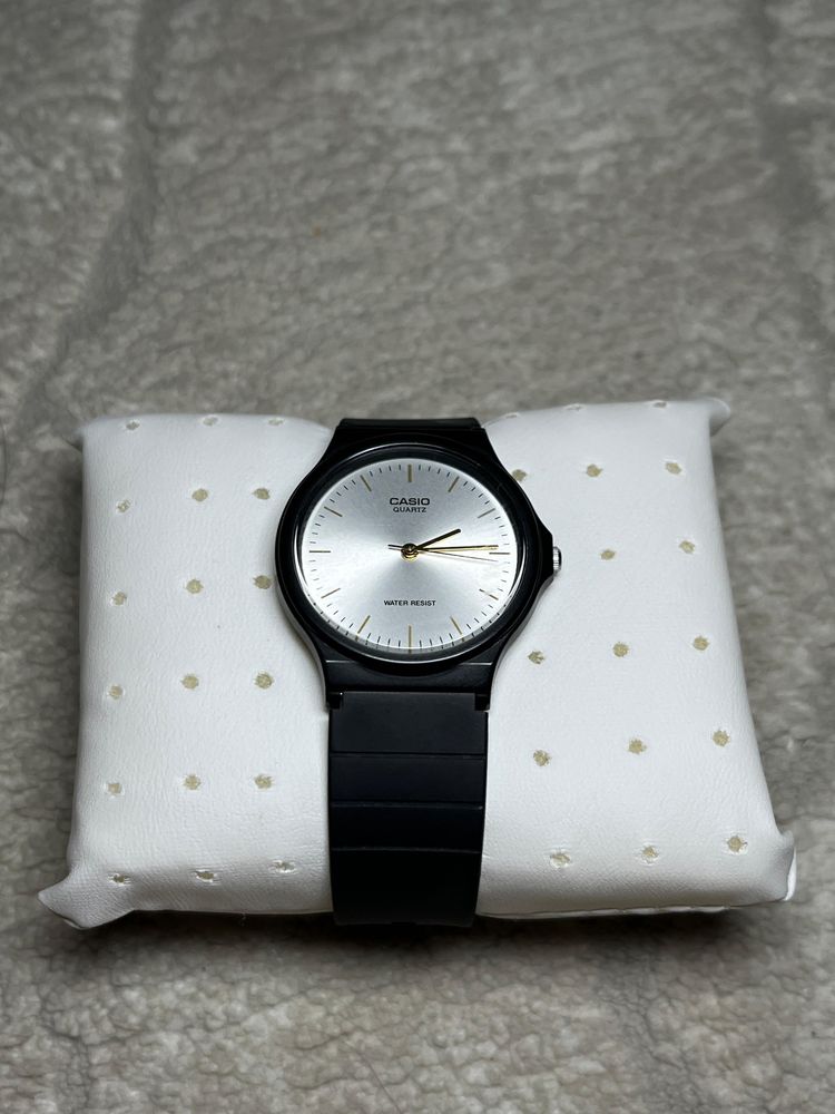 Продаю оригинальные часы CASIO Quartz