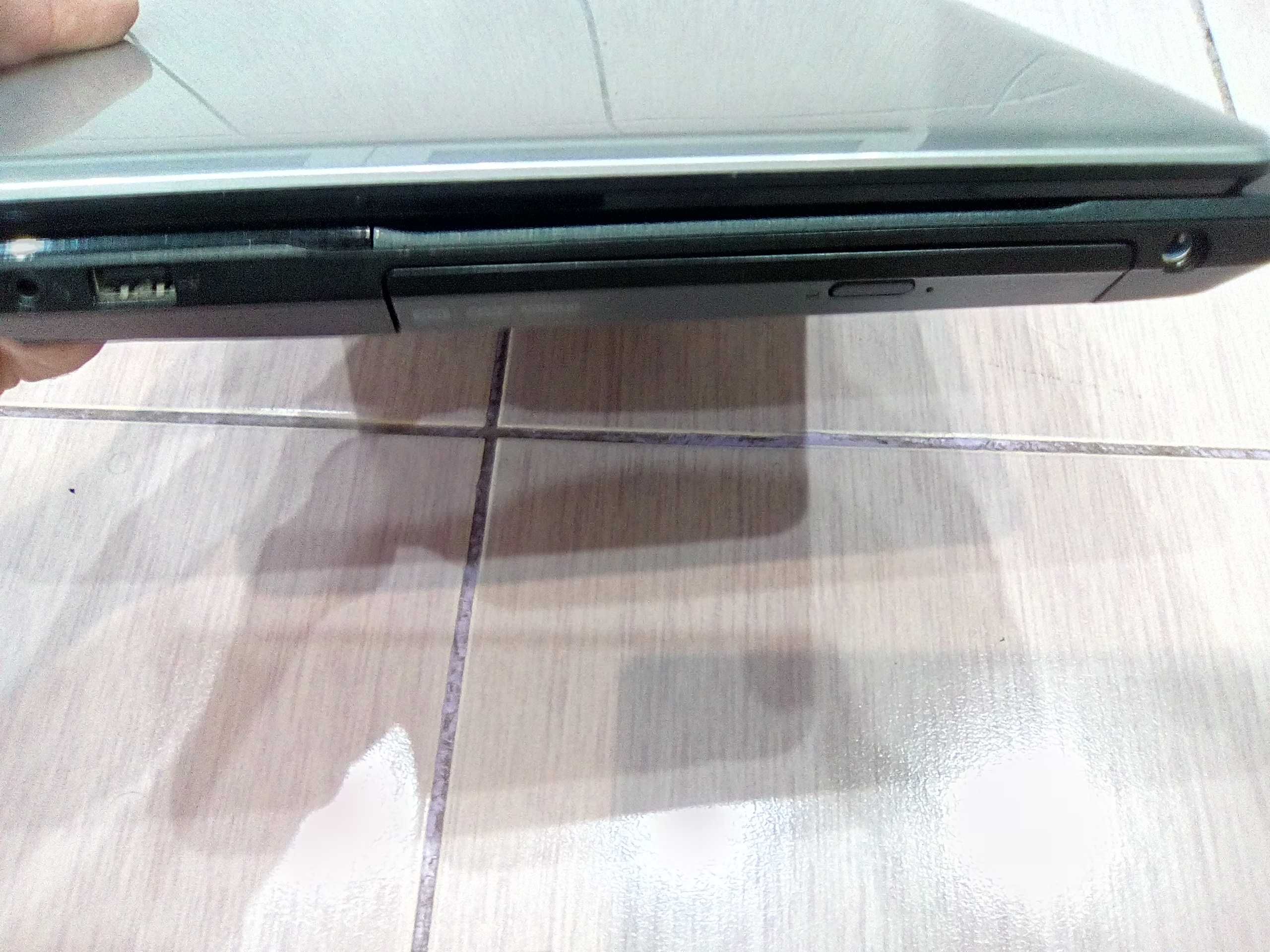 Лаптоп ACER ASPIRE E1-772G - 2 ядра , 4 логически процесора
