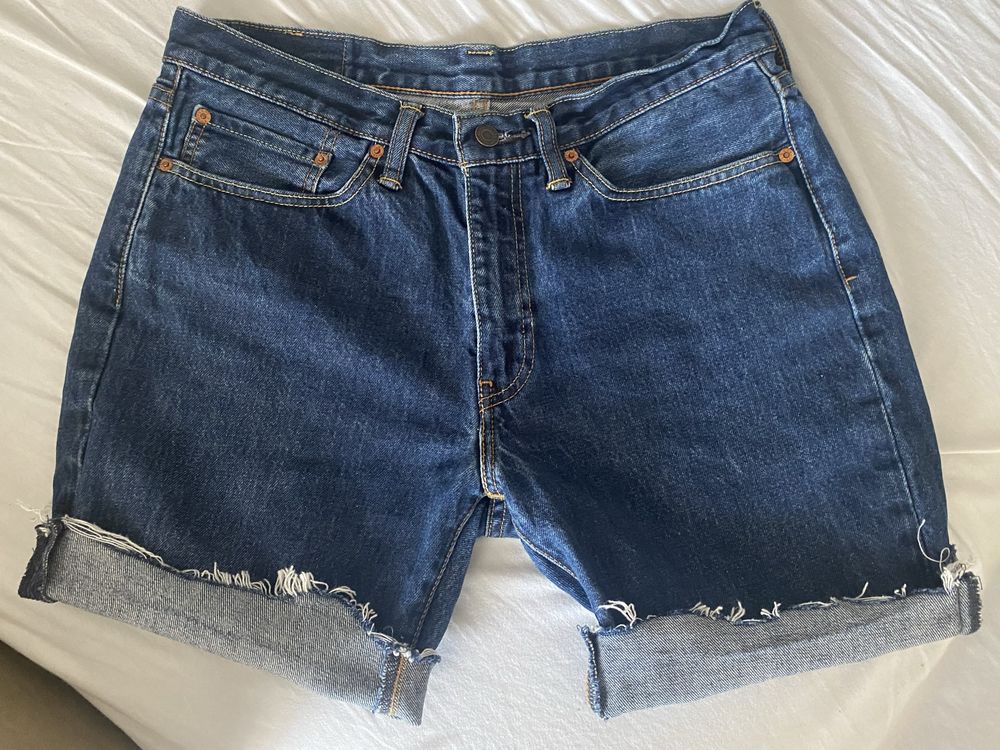 Pantaloni scurti levis