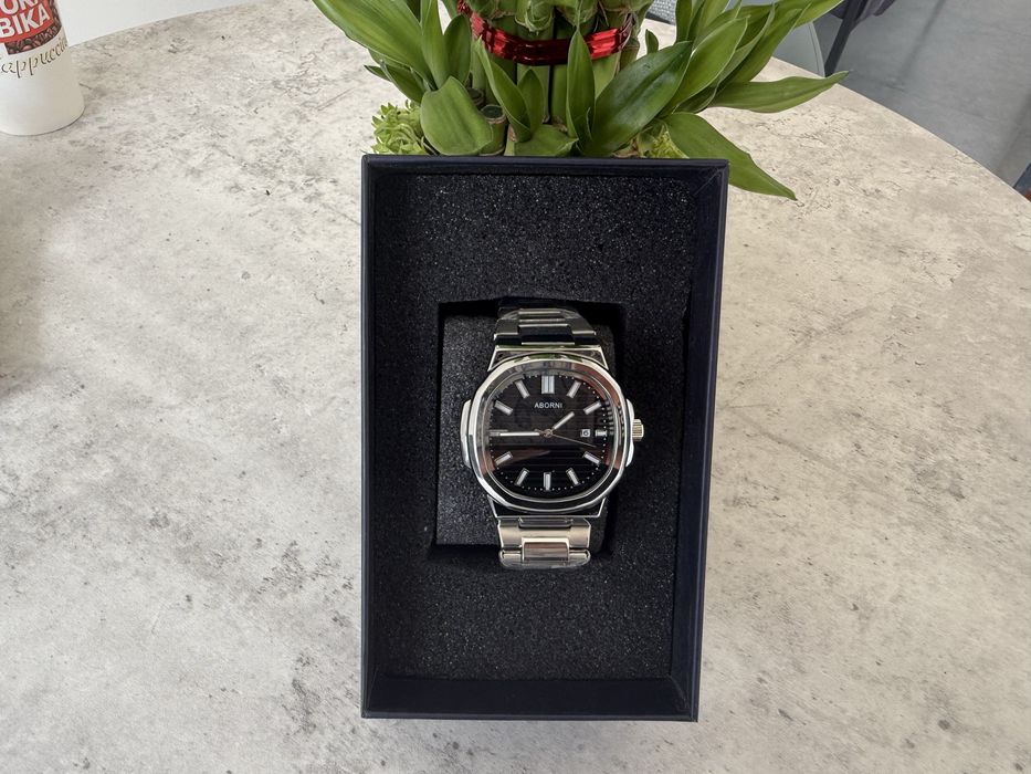 Aborni soat sotiladi lux kacestvo