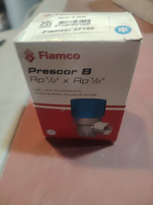 Vând puffer 100 l , pompa, vas expansiune și alte chestii noi toate.