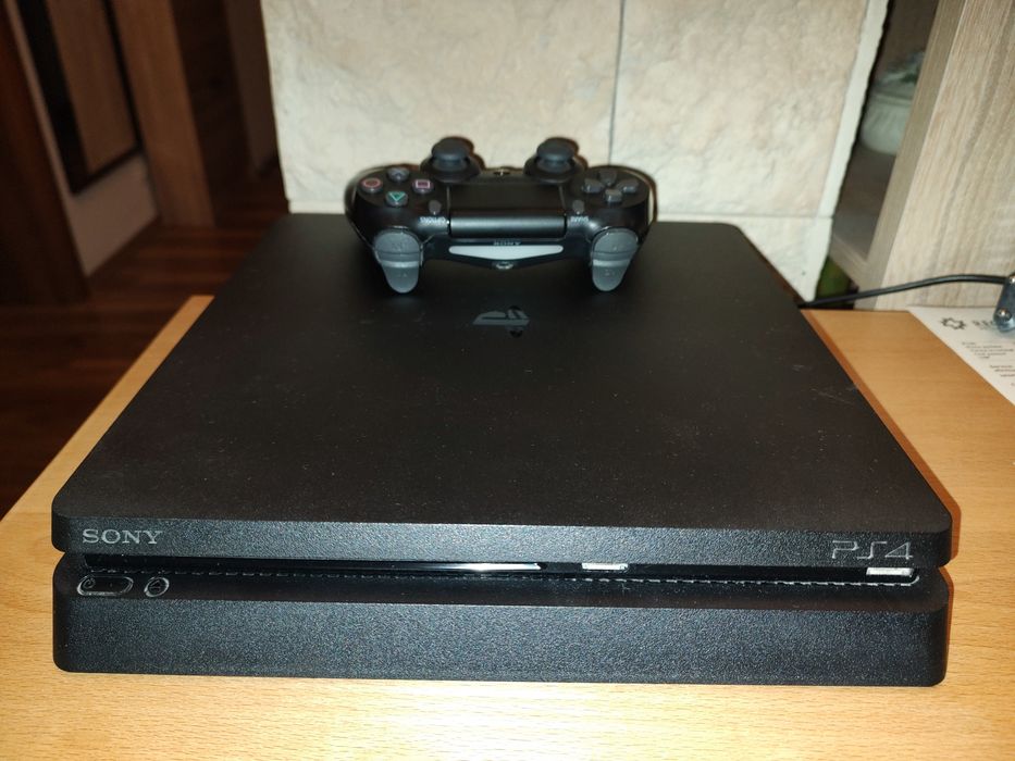 Sony PlayStation 4 slim, 500 GB, 1 controller, cu un joc cadou inclus