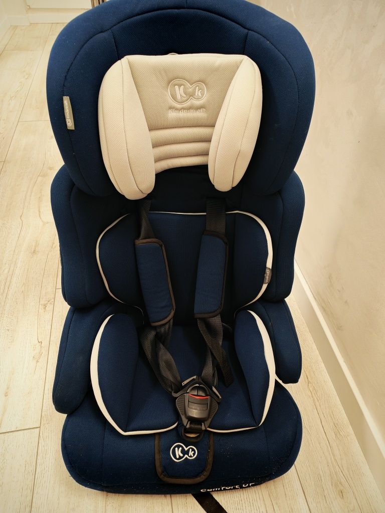 Kinderkraft 0-36 кг. Стол за кола син