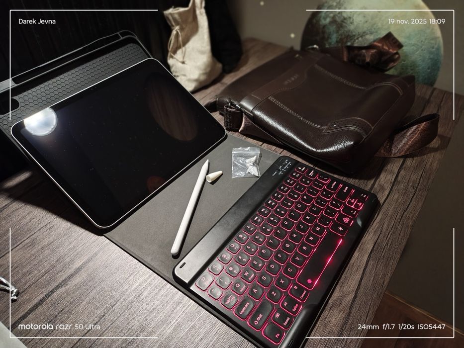 iPad 10 (64GB) Tastatură, Stylus, Husă, Geantă, Pachet comple