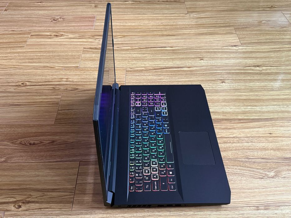 17.3 Nitro`Ryzen 7-5800H/RTX 3080/32GB RAM/1TB SSD/FHD IPS 144Hz