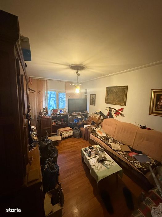 3 camere decomandat - etaj 1 - Petru Poni - 100000 euro