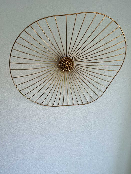 Decoratiuni agatate pe perete