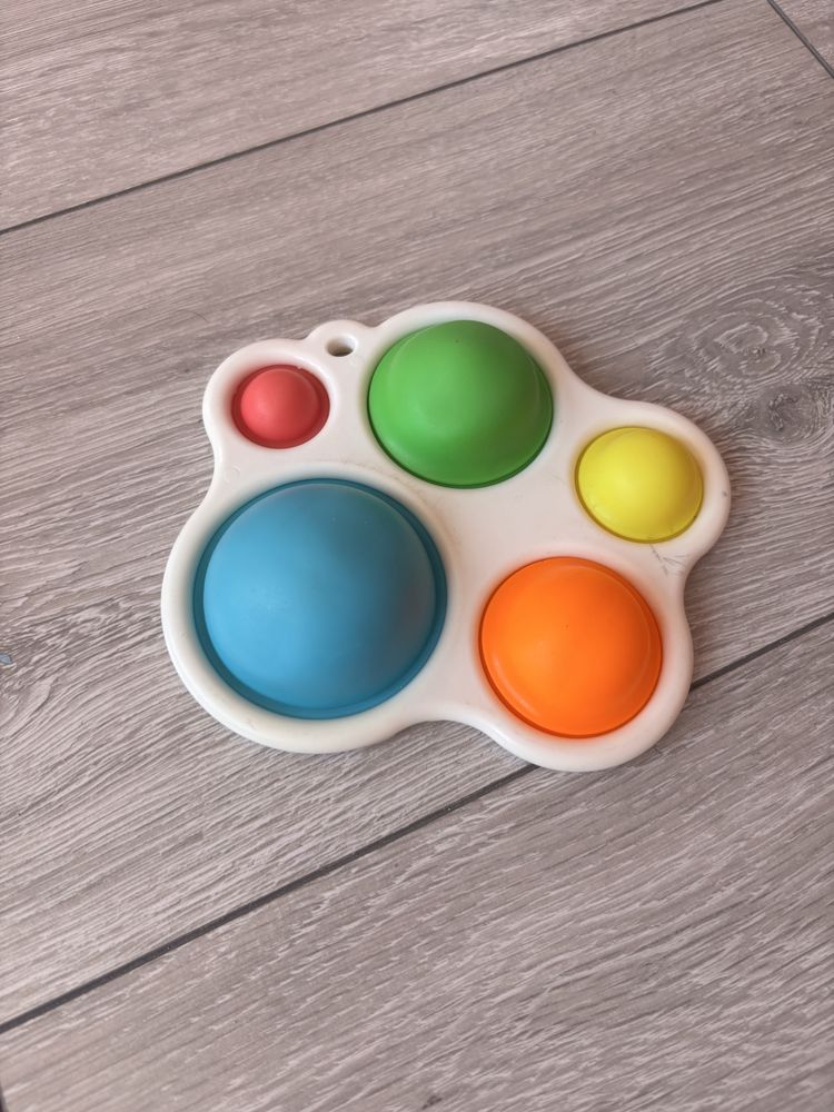 Четири играчки попит