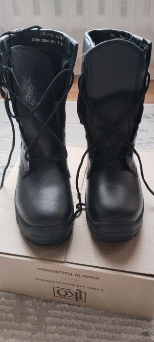 Продам Берцы новые зимние 42 размер.