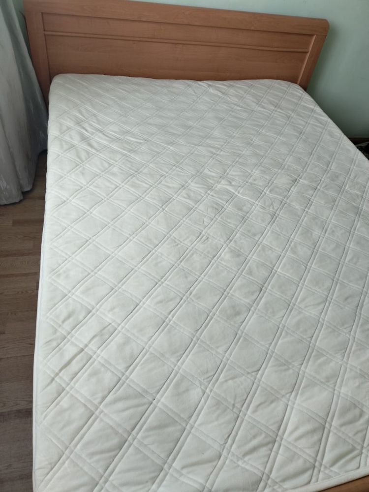 Продам кровать с матрасом в хорошем состоянии