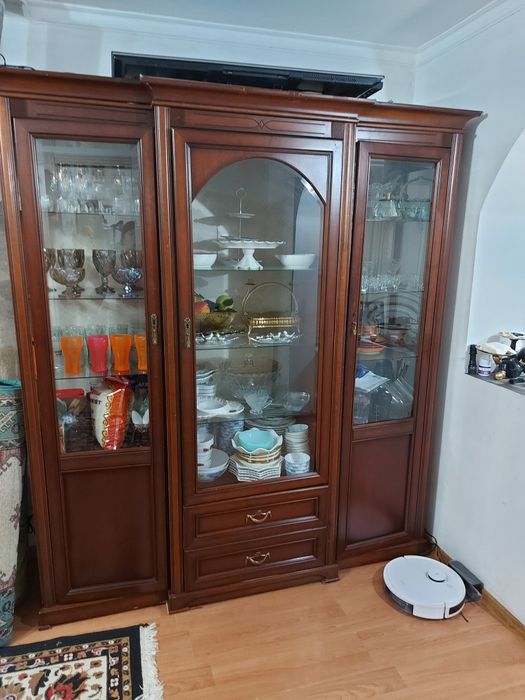 Продам стену из дуба б/у в хорошем состоянии за 120000тг.