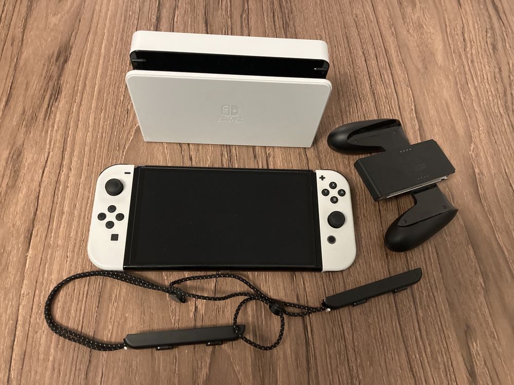 Nintendo Switch OLED (White) complet