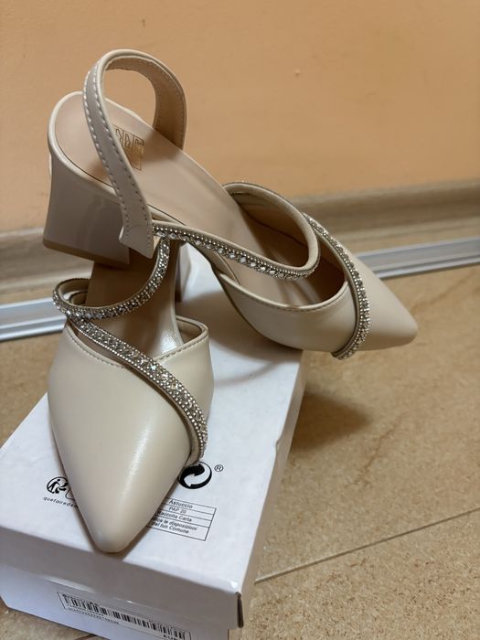 Официални обувки, бежов цвят