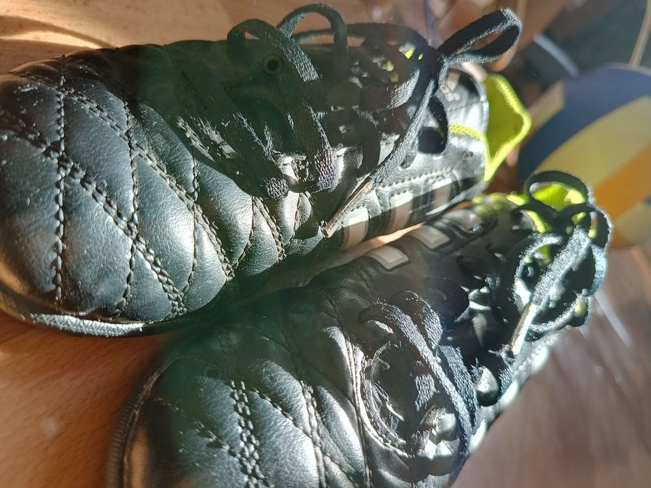 Футбольные бутсы adidas questra