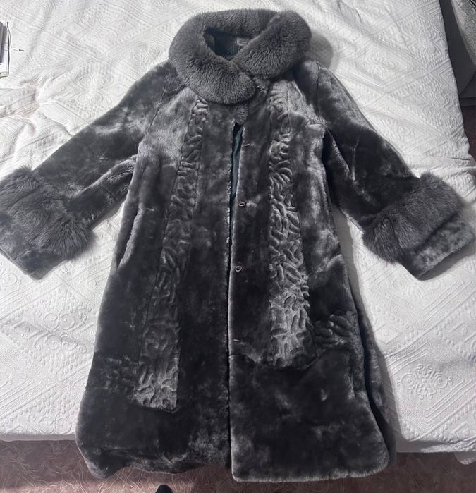 Новая, женская, цигейковая шуба