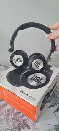 Căști JBL E40BT ca noi