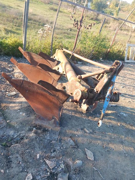 UTB 650 de vanzare impreuna cu remorca basculabila si plug