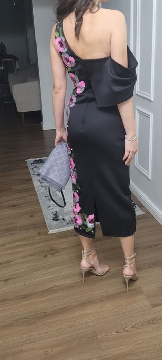 Rochie midi cu umar cazut