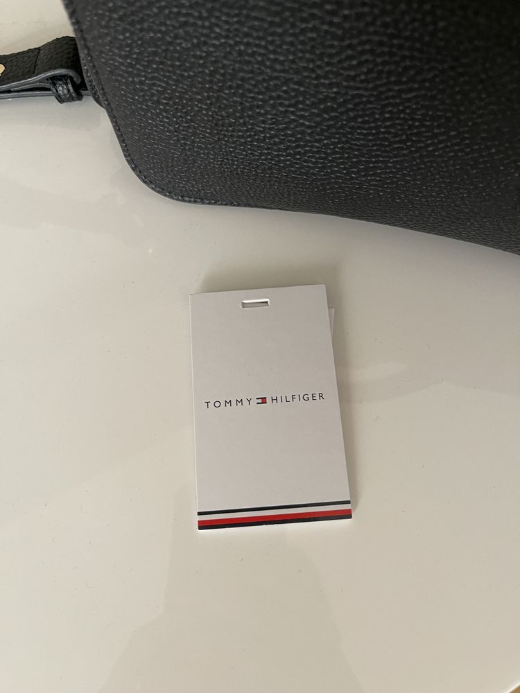 Оригинална чанта Tommy Hilfiger