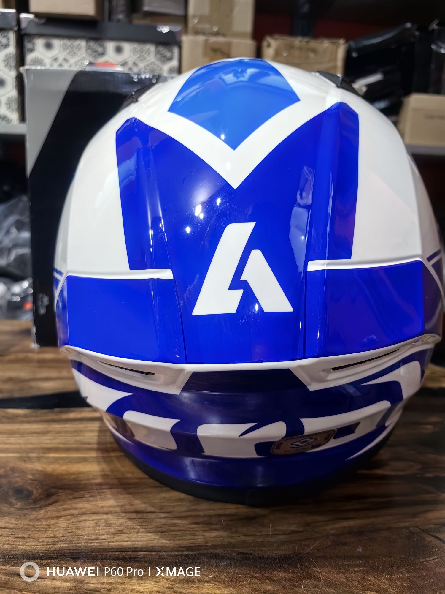Airoh Valor Wings Blue Gloss
Размер XL