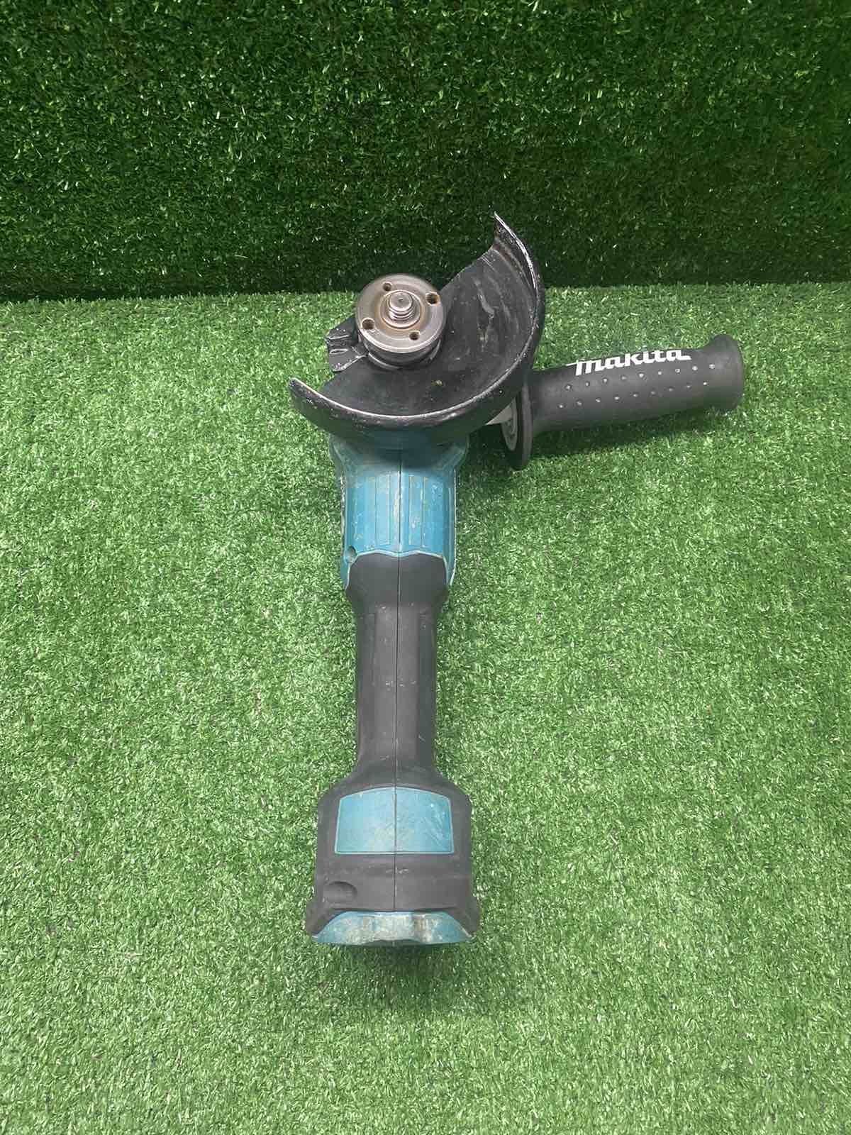 Безчетковй шлайф на Makita DGA508