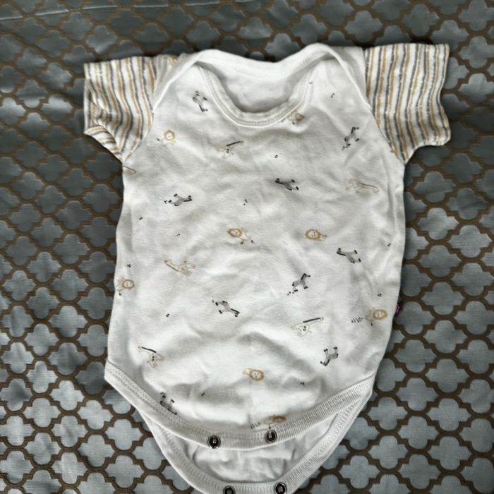 Вещи разные на малыша 3-12 месяцев каждая по 10 тыс