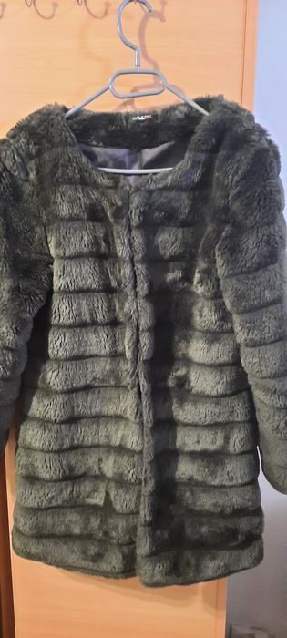 Haină din blană artificială