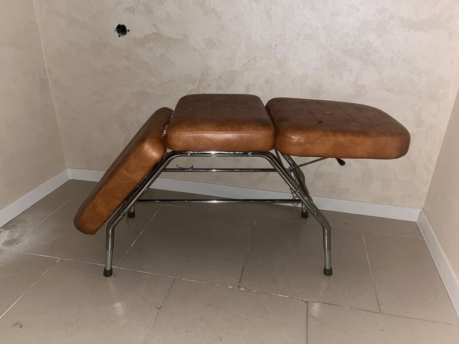Продам срочно кушетку