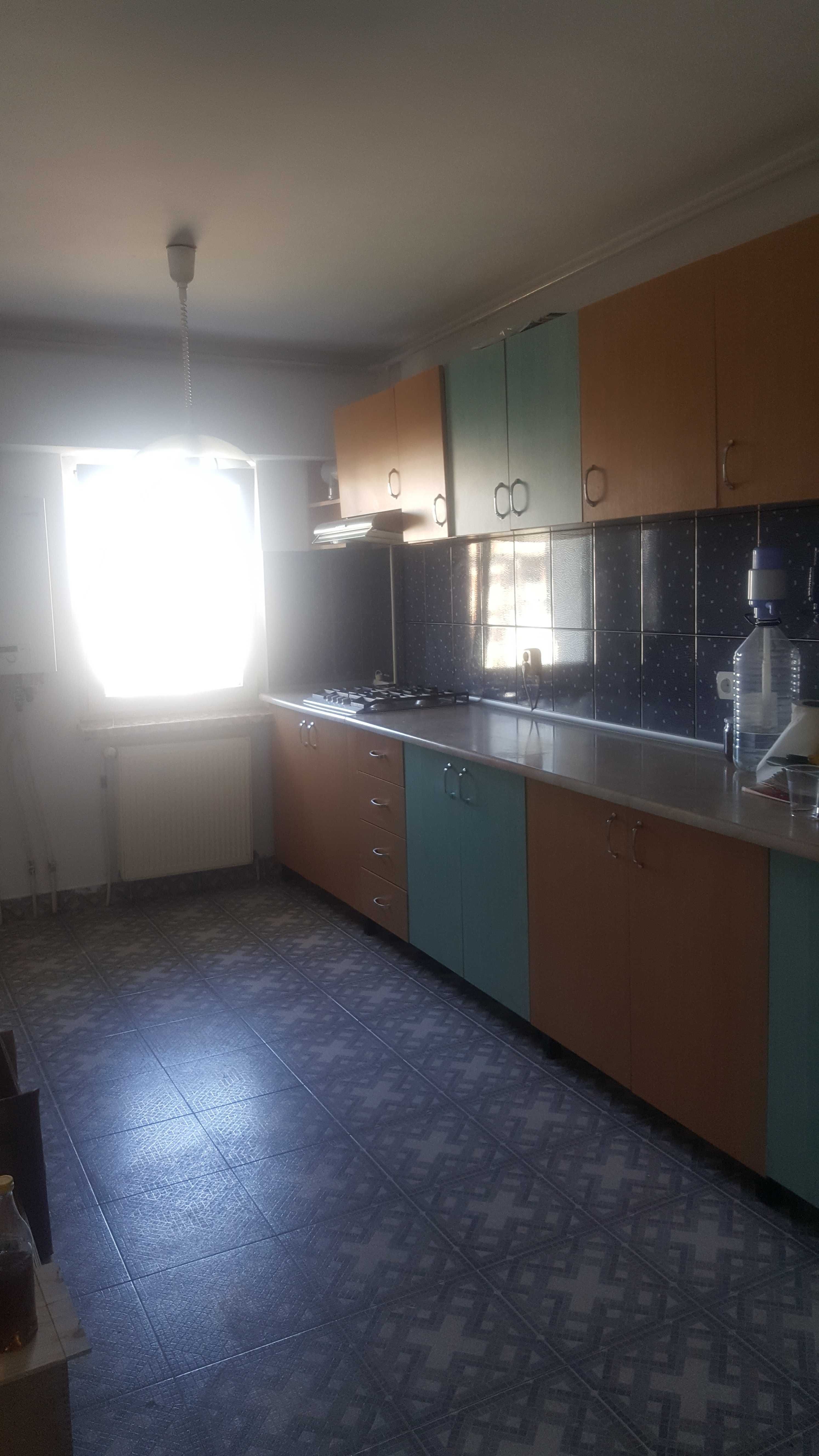 Apartament cu 2 dormitoare +living + mansarda