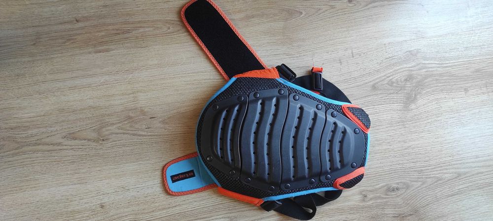 Echipament Schi 80cm - schiuri, clapari, casca + protectie spate copii