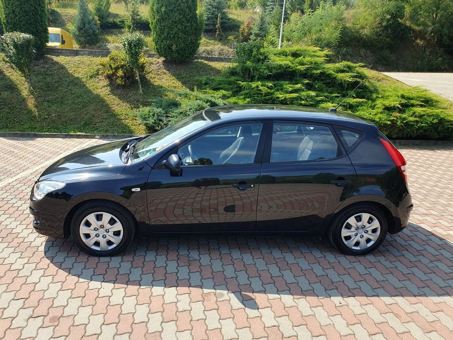 -Hyundai i30 facelift-1.4benzina-107cai-euro4-2008-germania adus-
