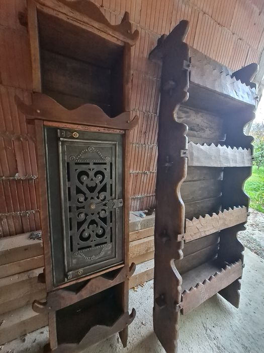 Raft-etajera din lemn-vechi. Antic.Diverse