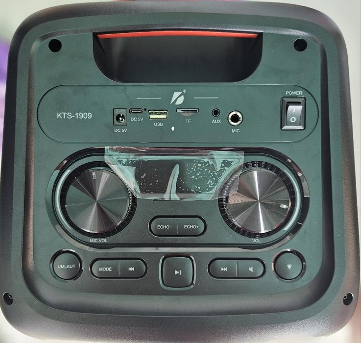 Bluetooth тонколона с LED светлина Караоке