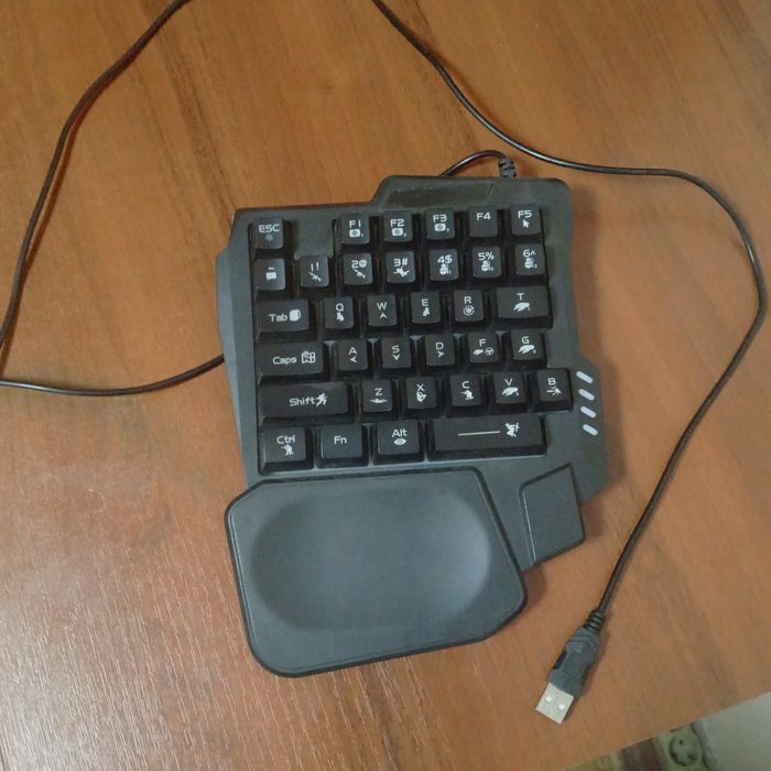 Игровая клава для телефона и для пка тоже пойдёт