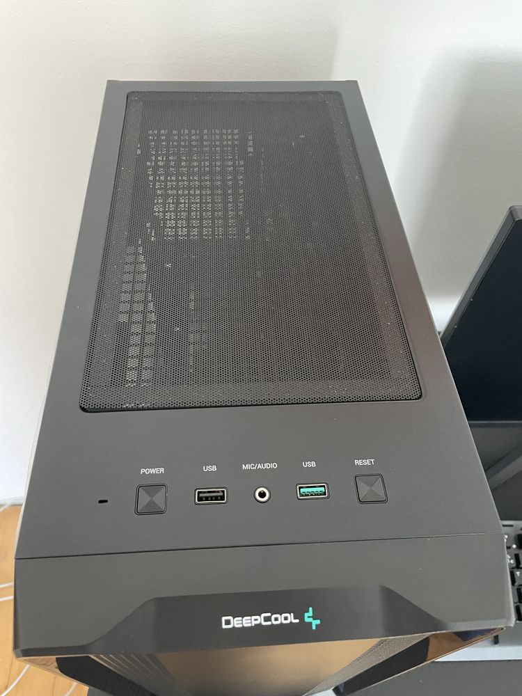 Vand sistem PC Gaming cu monitor tastatura mouse