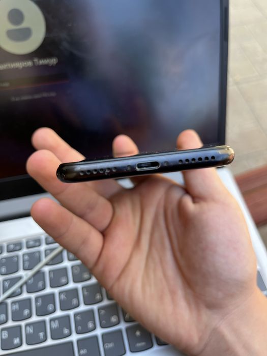 Iphone se(2) xolati ideal puli galishiladi