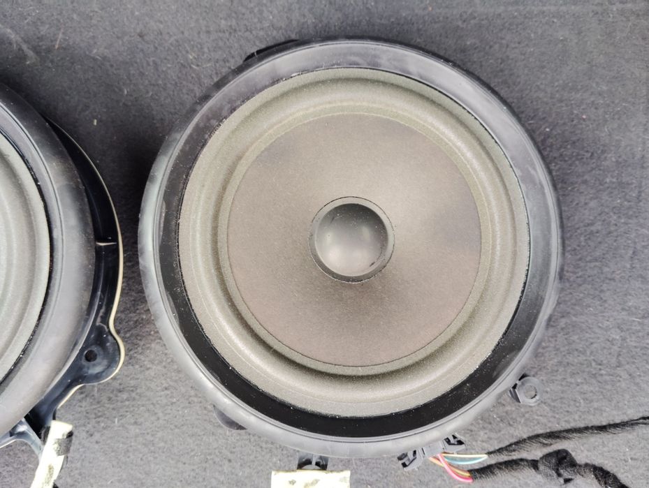 Vând 2 Difuzoare auto Audi A4 B6 în stare bună