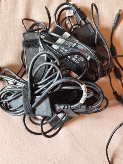 Vând încărcătoare laptop