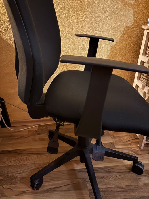 Ергономичен офис стол