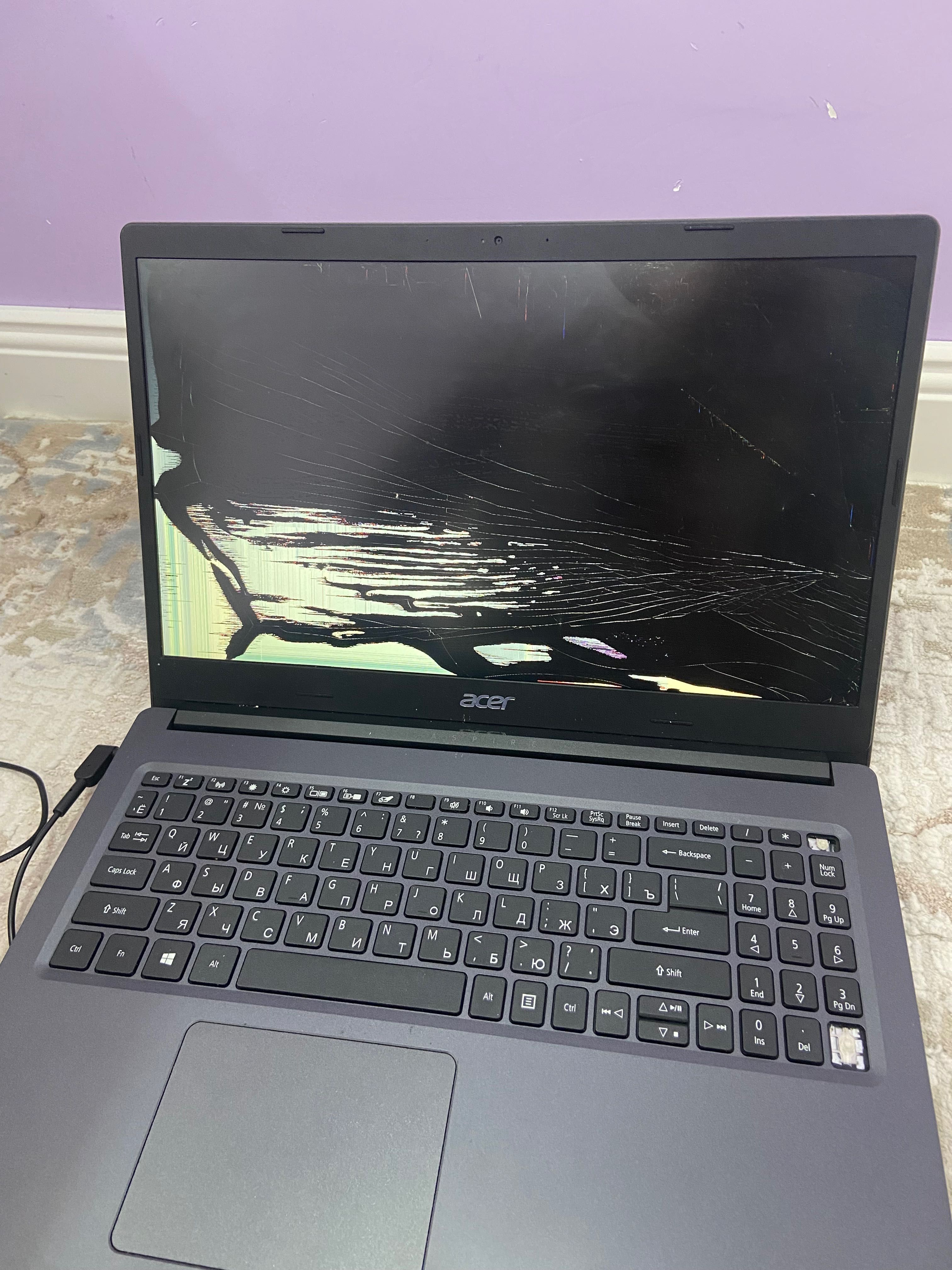 Сломанный Acer ноутбук