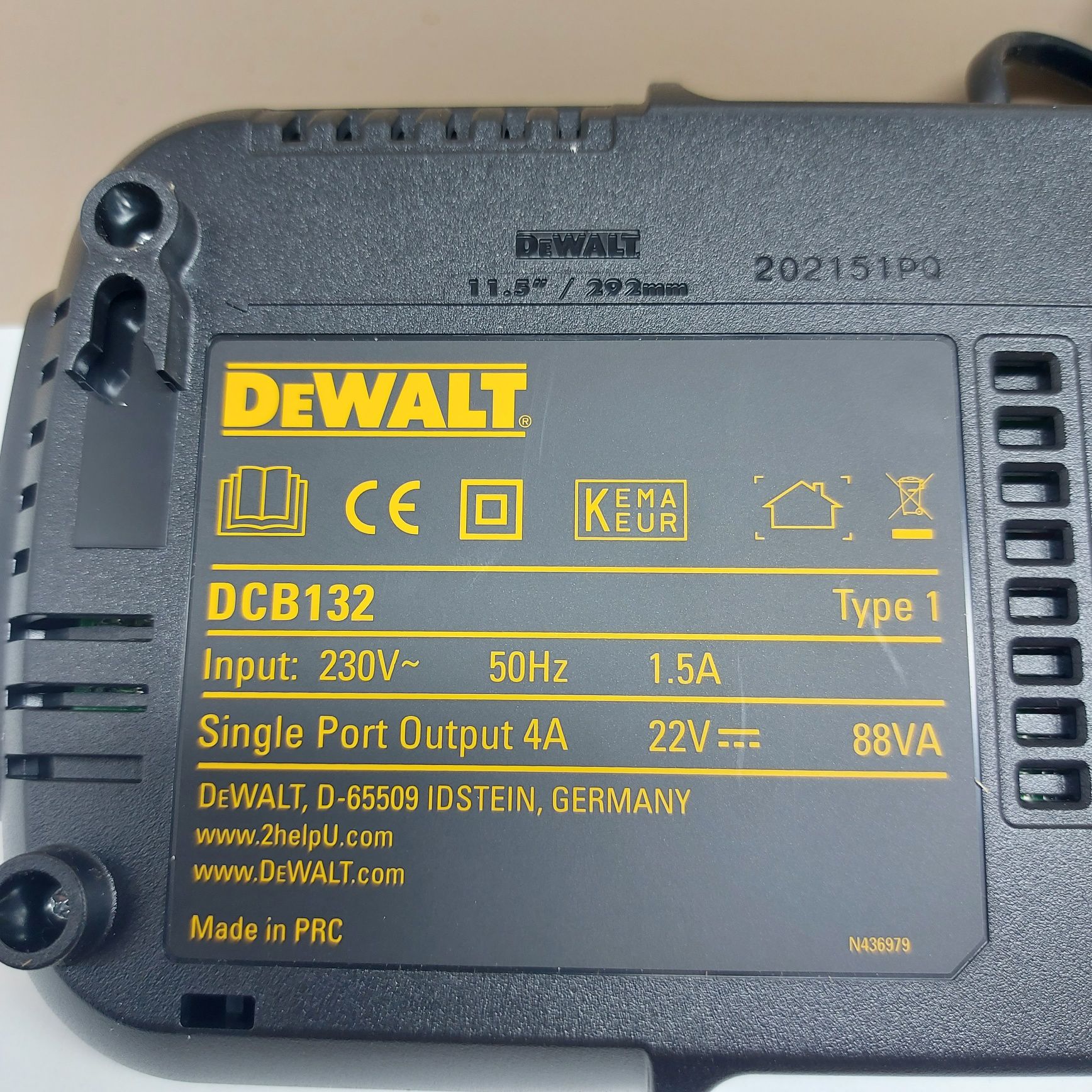 ПРОМОЦИЯ.Двойно зарядно Dewalt DCB132