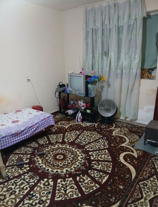 kogon shaxrida 1 xonalik 1 etaj kvartira sotiladi 2 etajlik domdan